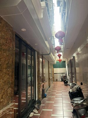 hơn 5 tỷ nhà mới 5 tầng 3 ngủ khép kín - thượng thanh - long biên