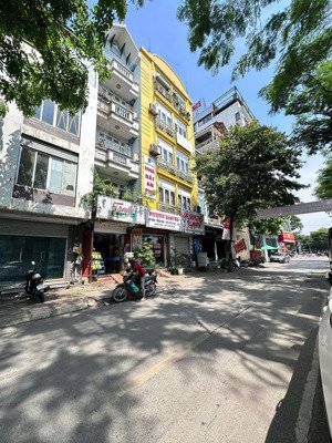 siêu hiếm! 18 tỷ hơn,bán nhà hoàng quốc việt,nghĩa đô,cầu giấy -62m2- phân lô -ô tô - 2 thoáng - kd