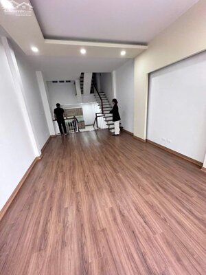 Cho thuê nhà ô tô, kd, vp Hoàng Quốc Việt, Cầu Giấy, 70m2, 5 tầng, 5 ngủ, 30tr