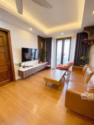 chính chủ muốn bán căn 2n2vs full nội thất, ban công nam với 70m2 ở chung cư 789 xuân đỉnh, sẵn sổ.