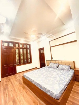 hoàng ngân - 8p cho thuê - ô tô 30m - 10.55 tỷ