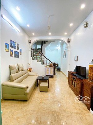 cực hiếm bán nhà hoàng cầu đống đa 45m2 4 tầng gần hồ oto cách 10m dân xây ở ngay chỉ 12.3 tỷ