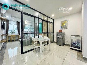 studio rộng rãi thoáng mát full nội thất tách bếp ban công