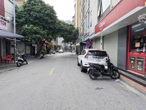 bán gấp nhà đẹp phố xuân thuỷ, trung tâm cầu giấy - ngõ thông - gần ô tô - có thang máy nhập khẩu