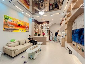 chủ cân bán gấp! phố thái thịnh, nhà mới 3 thoáng,gần phố, cách ô tô 20m, ,gần phố,43m2 * 5 tầng