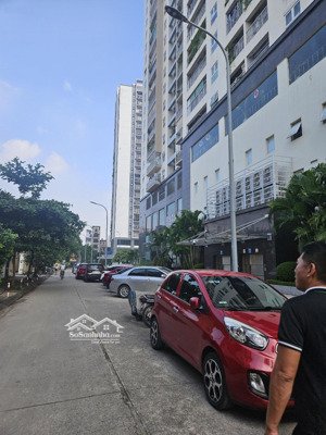 bán nhà phố nguyễn sơn vị trí vip long biên ngõ thông ô tô đỗ cửa khu dân trí cao diện