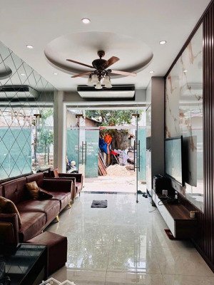 chính chủ cần bán nhà lai xá. 42m2*4 tầng đường rộng ngõ nông, thông ô tô đỗ cửa