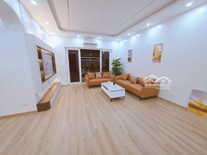 bán nhà riêng chính chủ tại đường láng - đống đa 50m ra phố. dt 38/45m2*5 tầng, mt 4.5m. giá 10.8tỷ