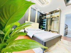 một căn duy nhất cầu giấy 6 tầng 38m2 mà chỉ hơn 11 tỷ. nhà dân xây, 3 bước đường o tô tránh ô tô.