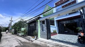 cách bình chánh 200m xây dựng 1 trệt 1lầu 4pn, 3wc. tặng full nội thất tivi, tủ lạnh, sopha, bàn ăn