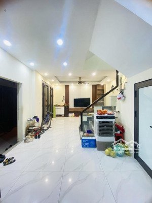 bán nhà định công thượng 72m2 4 tầng mặt tiền 4m 8.6 tỷ định công hoàng mai .