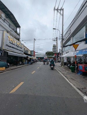 bán nhà, lâm văn bền, quận 7. dt 100m2, ngang 5m, dòng tiền sẵn, xe hơi ngủ trong nhà.