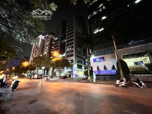 hiếm! bán nhà phố duy tân, cầu giấy, dt 162m2/mt 9m/1 tầng, ô tô 9m. giá 76 tỷ