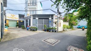 bán nhà hơn 4 tỷ - 2 mặt tiền - xe hơi đậu cửa - dt ~56m²