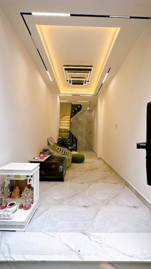 bán nhà đẹp 3 tầng xe hơi đỗ cửa. vào ở ngay.