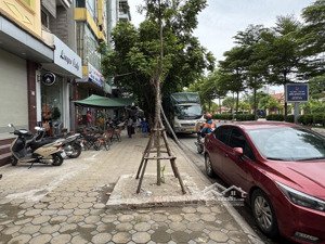 vip! bán nhà phố trần vỹ, cầu giấy, dt 120m2/mt 8m, ô tô 40m, dòng tiền. giá 90 tỷ