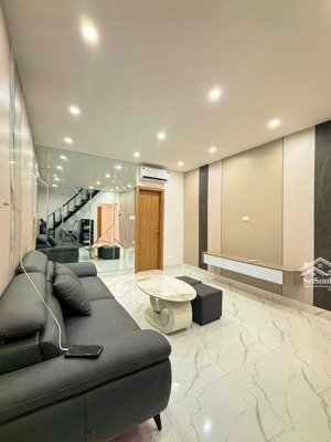 hot- căn hộ tập thể nghĩa tân 3pn- 80m2x3.95 tỷ, thoáng sáng, ôtô chạy vòng quanh, full nội thất