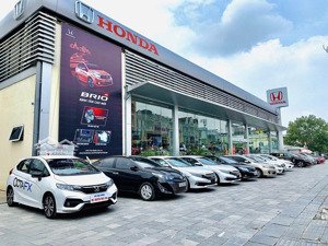 cho thuê nhà mặt phố thái hà. dt: 240m2. mt: 9m