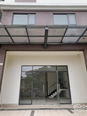 bán căn hộ tầng trệt chung cư "green river" có sổ hồng dt 151m2 1 trệt + 1 lầu giá 6 tỷ3 có 2pn 3wc