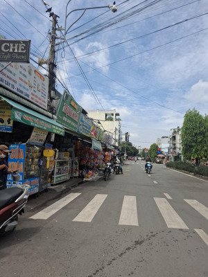 bán gấp nhà mặt tiền đình phong phú, trung tâm quận 9, 90m2, giá chỉ 7.85 tỷ