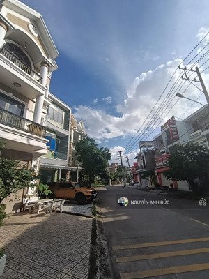 bán nhà kinh doanh khu tthc dĩ an - 8 tỷ. 3 tầng. đang kinh doanh. hiếm bán. nhanh tay sở hữu