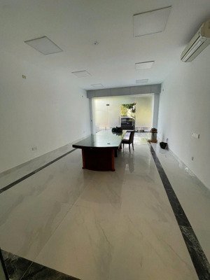 chính chủ cho thuê cặp shophouse 135m full nội thất thang máy giá 35tr/tháng vinhomes gia lâm hn