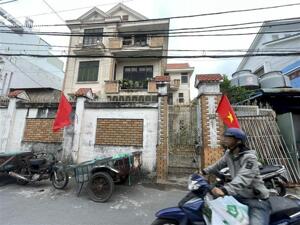 Biệt thự cũ mt đs1 f13 gò vấp, sát kênh tham lương đang mở rộng. 14*20,3lầu giá 21tỷ tl