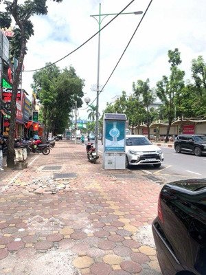 mặt phố hoàng quốc việt hàng siêu hiếm - 54m - 5 tầng - mặt tiền 4,5m - vỉa hè siêu rộng ô tô tránh