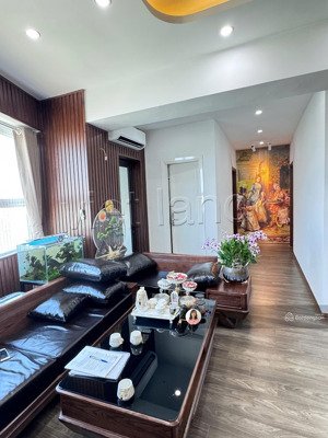 cần bán căn góc 3 ngủ sẵn nội thất đẹp ở được ngay tại tòa ct5 kđt xa la,hà đông. sđcc, bc đông nam