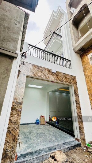 nhà 3 tầng, có giấy phép xây dựng, oto vào nhà, có sân cổng tại xích thổ, hồng thái