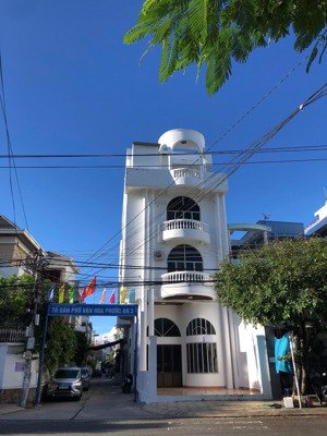 siêu hiếm tòa 4 tầng lô góc trung tâm nha trang, 18 phòng, gần biển trần phú
