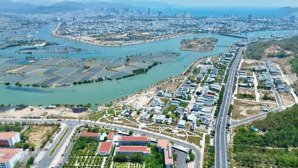 bán nhà hòn rớ 2 mới 100% nhánh sông đường số 8dt : 90m2 ngang 5 dtsd 235m2 giá chỉ 6 tỷ 7