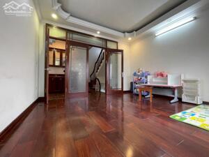 Chính chủ bán gấp nhà Phố Đội Cấn giá 27 tỷ, 95m2, MT 9m. Hè 2 bên.