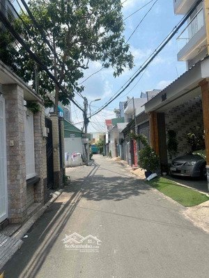 xe hơi 7 chỗ ngủ nhà. ngay phạm văn đồng (4,5x15m) nở hậu 4 tầng - 4pn master đầy đủ nội thất