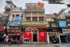 cho thuê nhà mặt phố hàng bạc - ngay ngã 3 hàng bè - 55m² - mt 3.5m - vị trí đắc địa hoàn kiếm