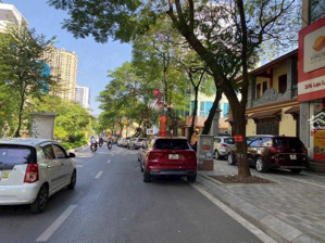 mặt phố lạc long quân view hồ tây lô góc 3 mặt thoáng 2 mặt ô tô vào nhà, 80m2 giá bán nhanh 41 tỷ