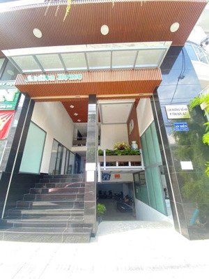 tòa chdv dòng tiền 300 tr / tháng - 2200m2 sàn , ngang 14m sổ công nhận 251m2 chỉ 70 tỷ