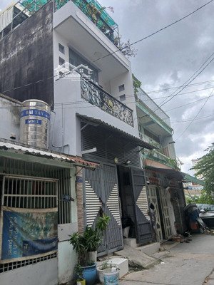 bán gấp nhà 2 tầng 60m2 .ngang 4.5.dài13m .5.6 tỷ hẻm 304 tân kỳ tân quý, p.tân quý, q.tân phú