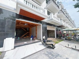 bán nhà phố 100m2 3 tâng 3 tỷ 9