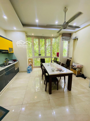 chính chủ tôi bán nhà lai xá, 30m2, 5 tầng, 1 nhà ra ô tô tránh, gần mặt phố, v.đ3.5, ql32.hơn 5 tỷ