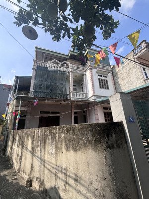 nhà dân xây 3 tầng. gần đại lộ thăng long, cầu vượt an khánh và trường học, ô tô đỗ gần