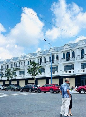 shophouse 3 tầng. sổ hồng. full nội thất. hoàn thiện giá 3,9 tỷ. rẻ nhất thị trường