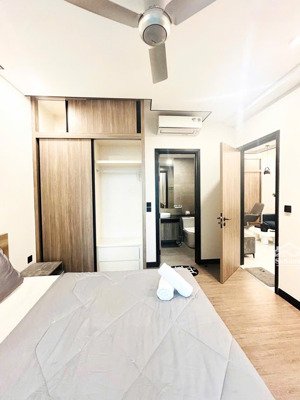 chính chủ cần cho thuê gấp căn hộ cao cấp sky center 139m2 3pn 22tr ở liền. đt: cường