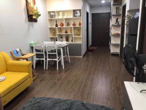 trả giá là bán !!! gia đình tôi cần bán nhanh căn 2 ngủ full đồ , sđcc tại cc xuân mai complex