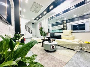 bán nhà võ chí công 38,5m , 5 tầng , dân xây , trước nhà rộng 4m , 2 thoáng , gần ô tô , sát phố