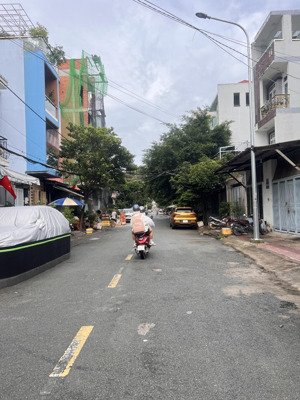 mặt tiền huỳnh văn một, tân phú , 4m1 x 19m, cấp 4 tiện xây mới, kinh doanh chdv , spa