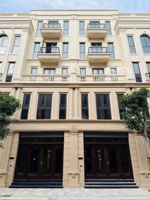 bán liền kề thiên nga 75m số nhỏ nằm giữa 2 công viên, gần hồ rẻ đẹp nhất vinhomes cổ loa