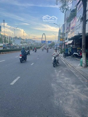 bán toà căn hộ 4 tầng 11phòng-mặt tiền điện biên phủ kẹp kiệt bên hông