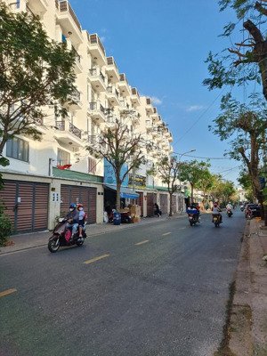 nhà 2 mặt tiền đường nguyễn thị xinh, kế bên nhà máy bia, (5x23m), 4 tầng, giá chỉ 9.9 tỷ