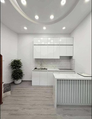 nhà đẹp lô góc ngõ nông 15m ra phố minh khai